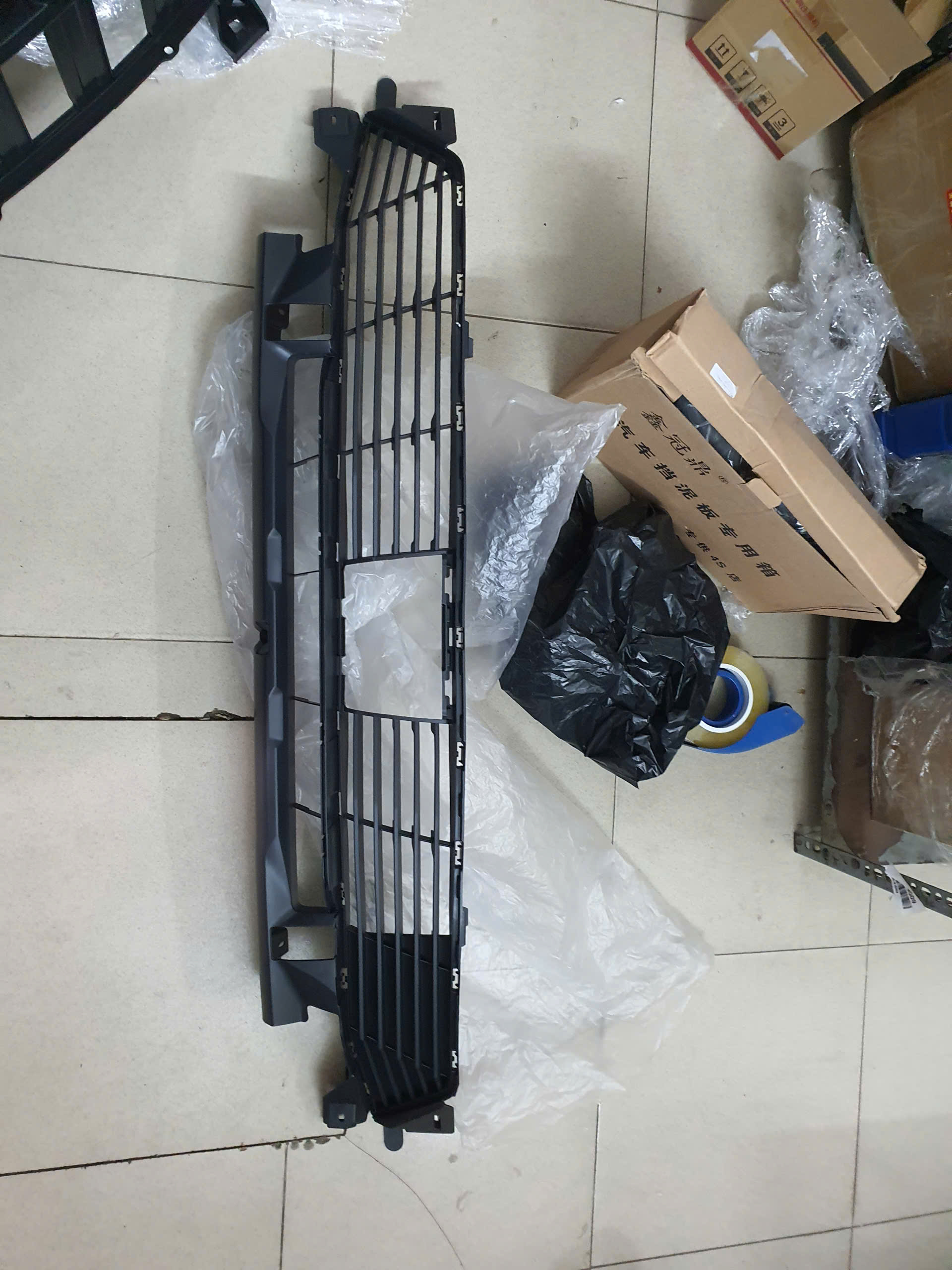 YL017811XT LƯỚI GIÓ CẢN TRƯỚC PEUGEOT 3008 5008 2022 - 2025